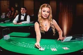 Live-dealer tables dengan studio berkamera HD di slot700